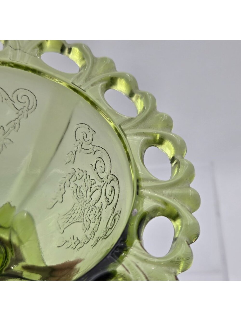 Indiana Glass Lorain Basket Design Avocado Green Glass Footed Lace Trim Planter - Picture 6 of 6
